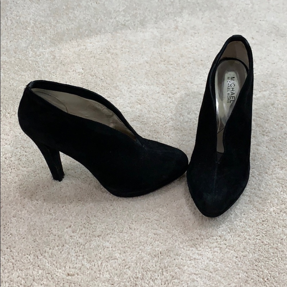 Michael by Michael Kors 4.5 inch black Suede pumps